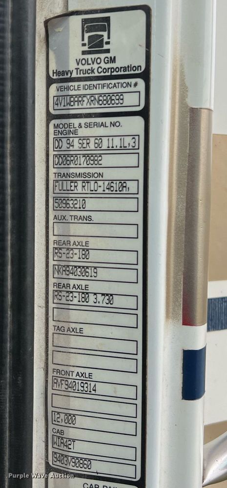 image for item KV9920 1994 White GMC semi truck