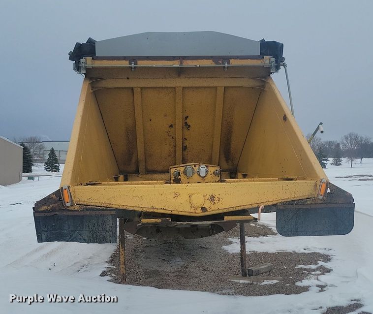 image for item LA9562 1997 Ranch Manufacturing bottom dump trailer