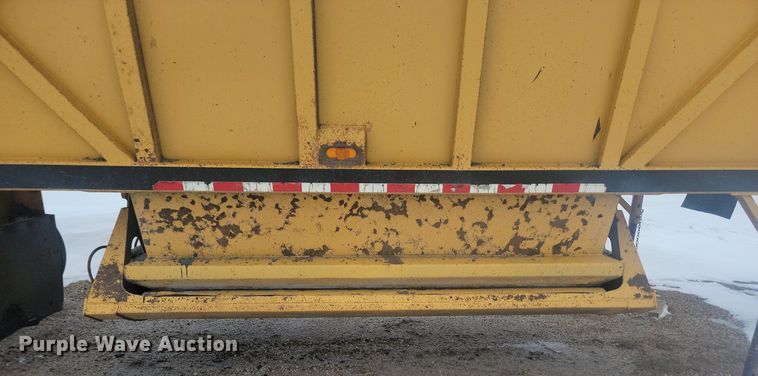 image for item LA9562 1997 Ranch Manufacturing bottom dump trailer