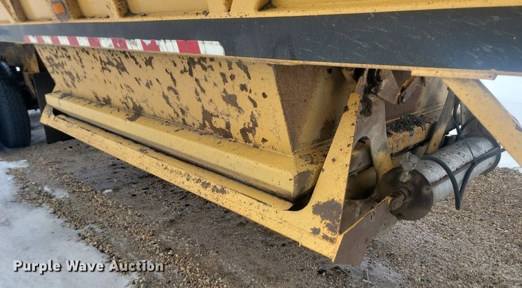 image for item LA9562 1997 Ranch Manufacturing bottom dump trailer