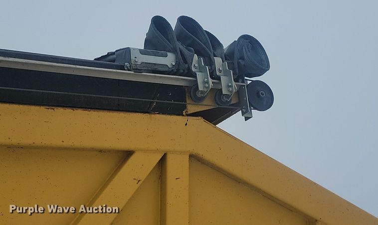 image for item LA9562 1997 Ranch Manufacturing bottom dump trailer