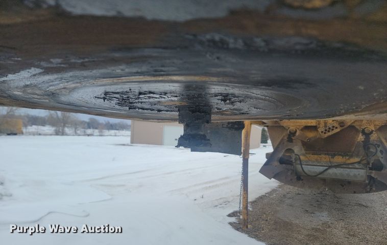 image for item LA9562 1997 Ranch Manufacturing bottom dump trailer