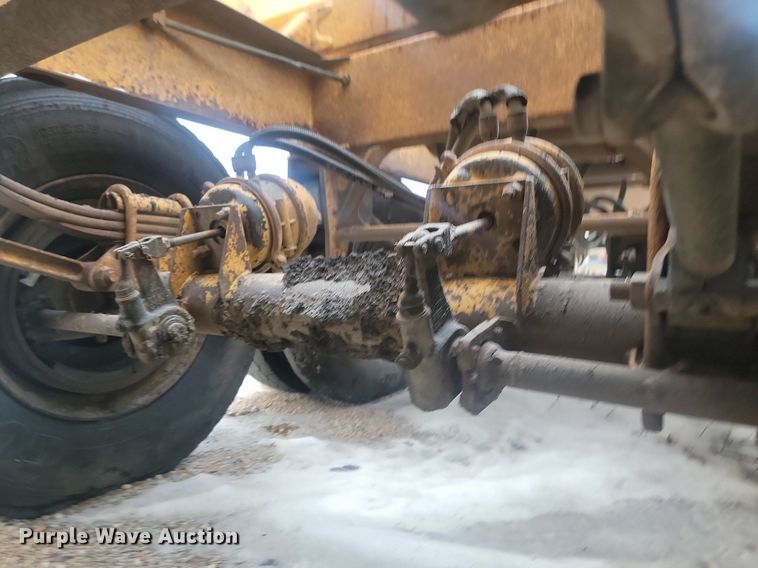 image for item LA9562 1997 Ranch Manufacturing bottom dump trailer