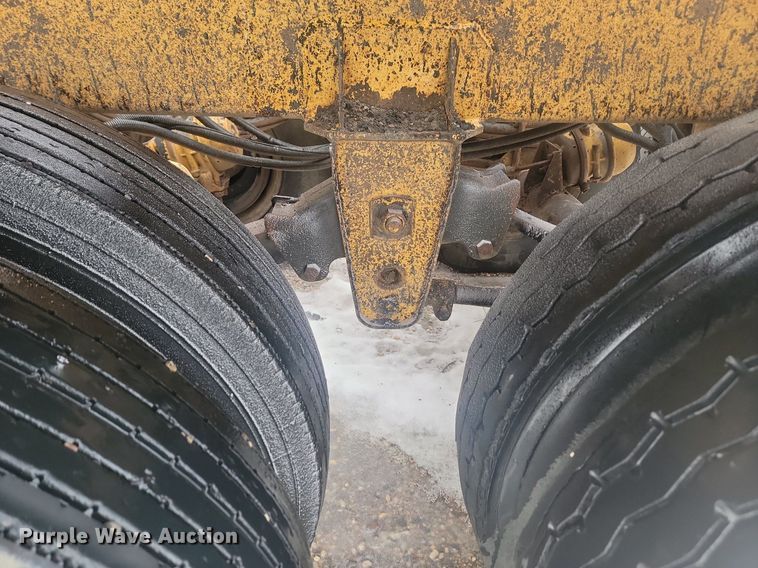 image for item LA9562 1997 Ranch Manufacturing bottom dump trailer