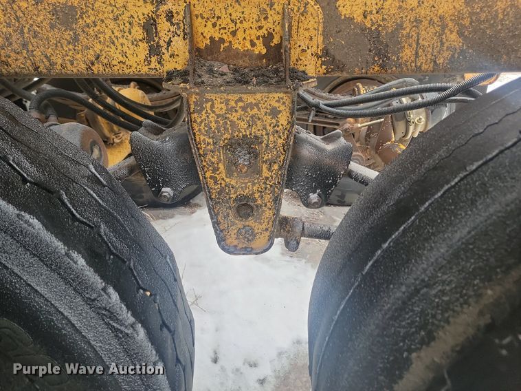 image for item LA9562 1997 Ranch Manufacturing bottom dump trailer