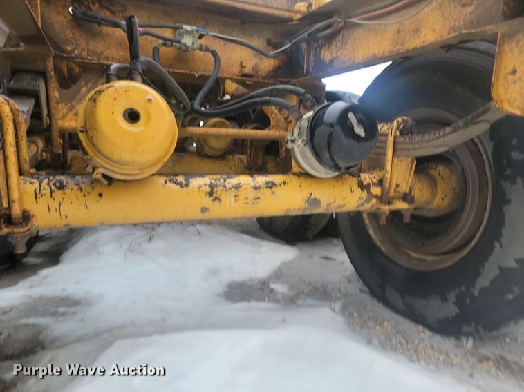 image for item LA9562 1997 Ranch Manufacturing bottom dump trailer