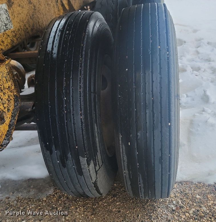 image for item LA9562 1997 Ranch Manufacturing bottom dump trailer