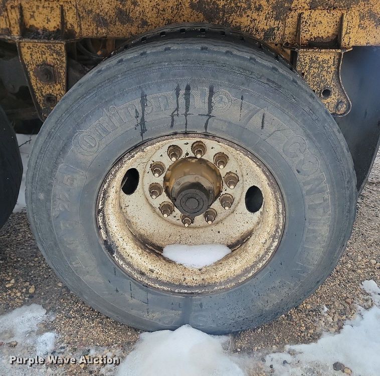 image for item LA9562 1997 Ranch Manufacturing bottom dump trailer