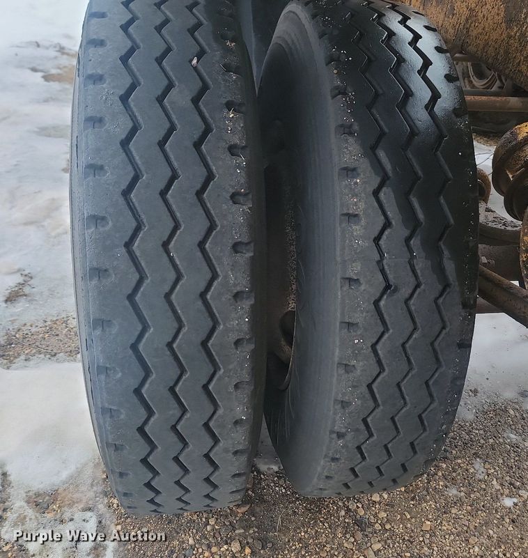 image for item LA9562 1997 Ranch Manufacturing bottom dump trailer