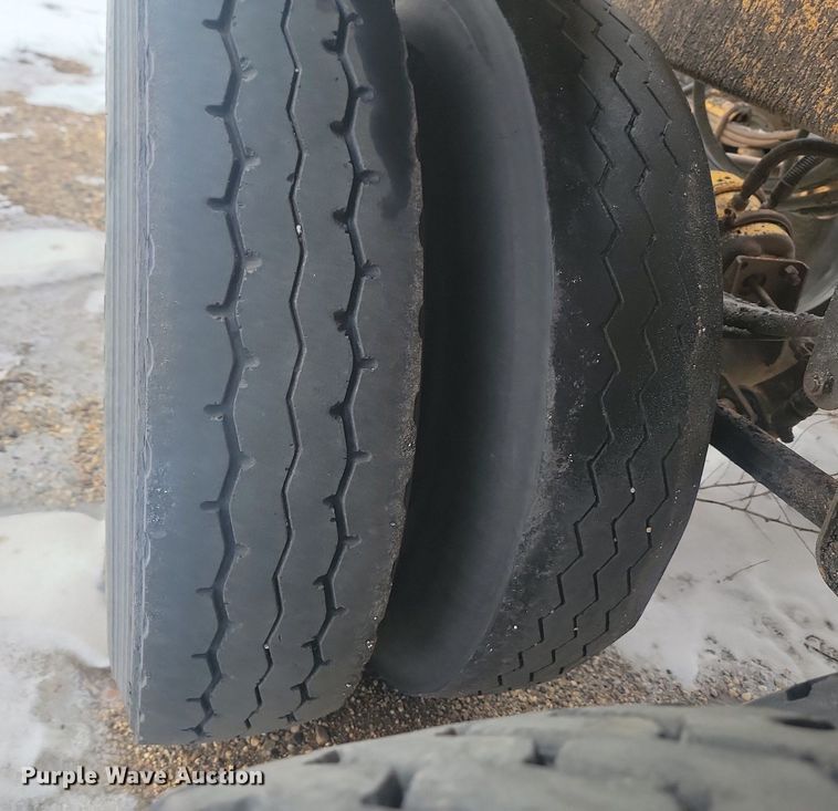 image for item LA9562 1997 Ranch Manufacturing bottom dump trailer