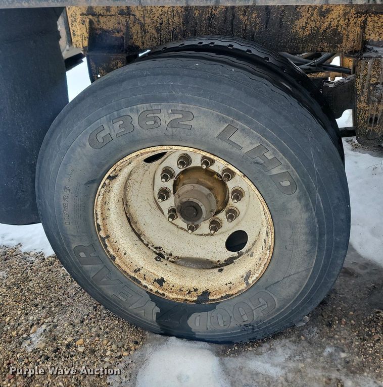 image for item LA9562 1997 Ranch Manufacturing bottom dump trailer