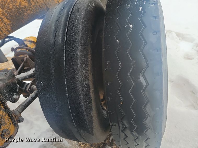 image for item LA9562 1997 Ranch Manufacturing bottom dump trailer