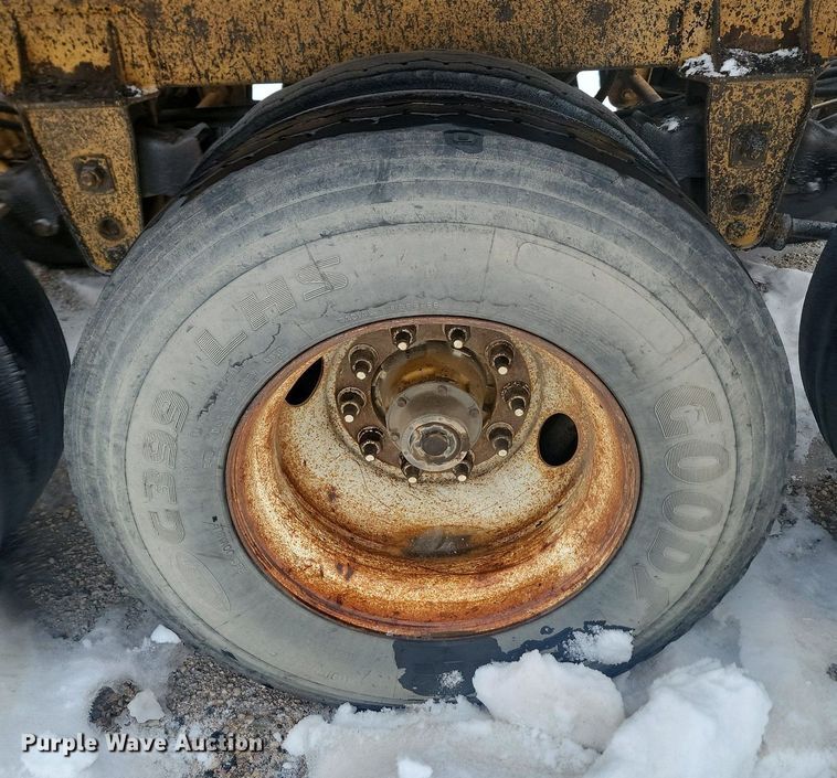 image for item LA9562 1997 Ranch Manufacturing bottom dump trailer