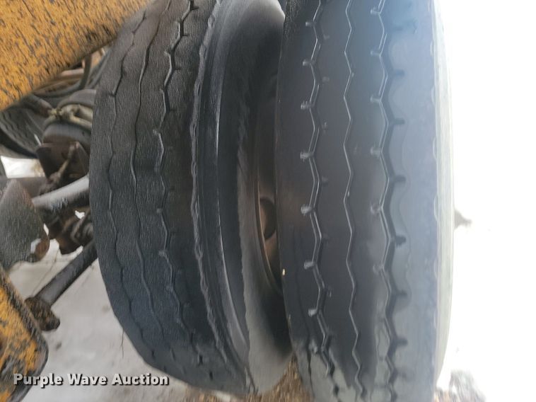 image for item LA9562 1997 Ranch Manufacturing bottom dump trailer