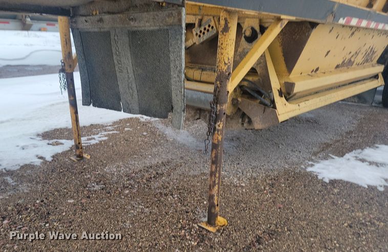 image for item LA9563 1997 Ranch Manufacturing bottom dump trailer