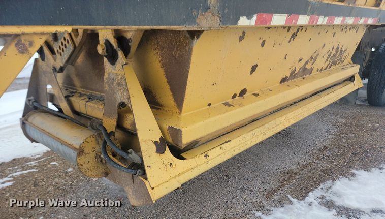 image for item LA9563 1997 Ranch Manufacturing bottom dump trailer