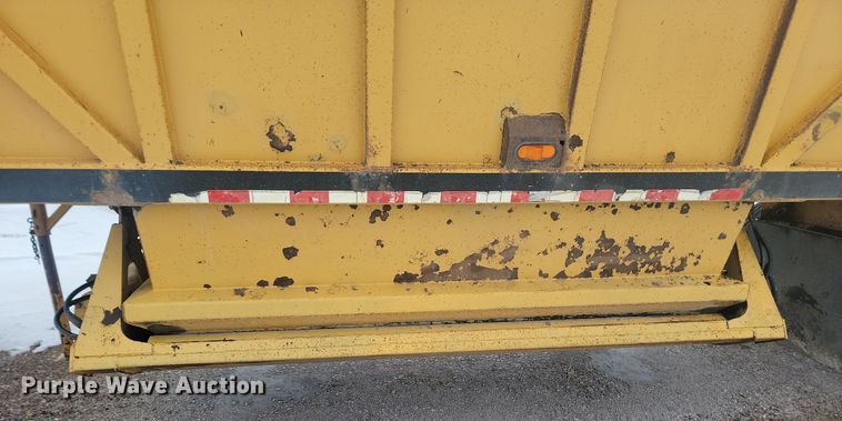 image for item LA9563 1997 Ranch Manufacturing bottom dump trailer