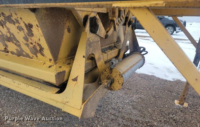 image for item LA9563 1997 Ranch Manufacturing bottom dump trailer