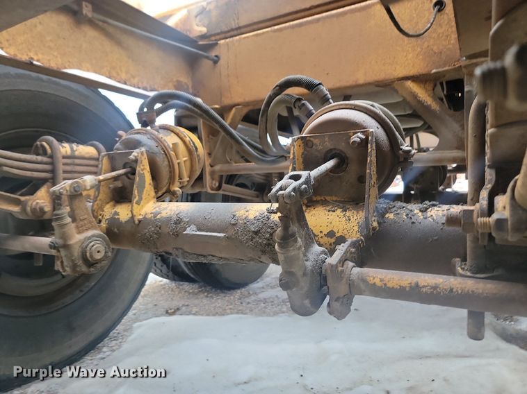 image for item LA9563 1997 Ranch Manufacturing bottom dump trailer