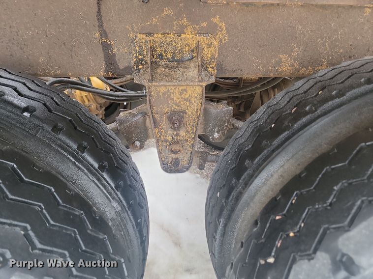 image for item LA9563 1997 Ranch Manufacturing bottom dump trailer