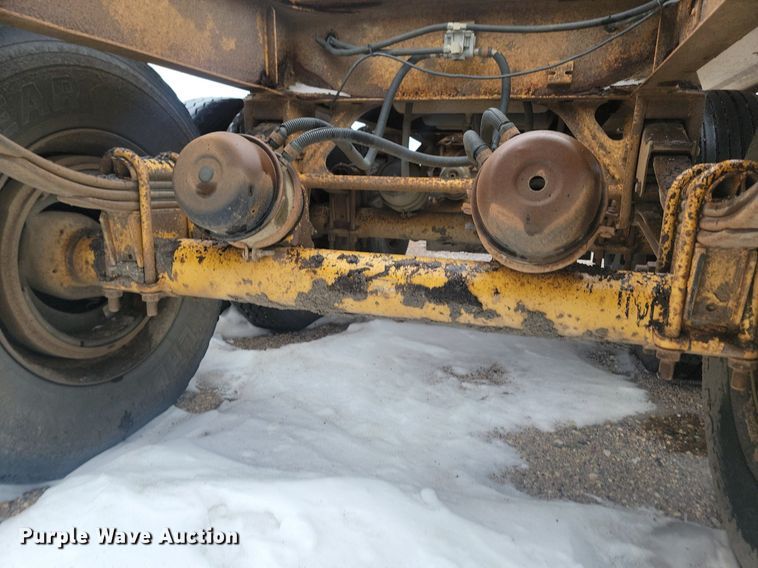 image for item LA9563 1997 Ranch Manufacturing bottom dump trailer