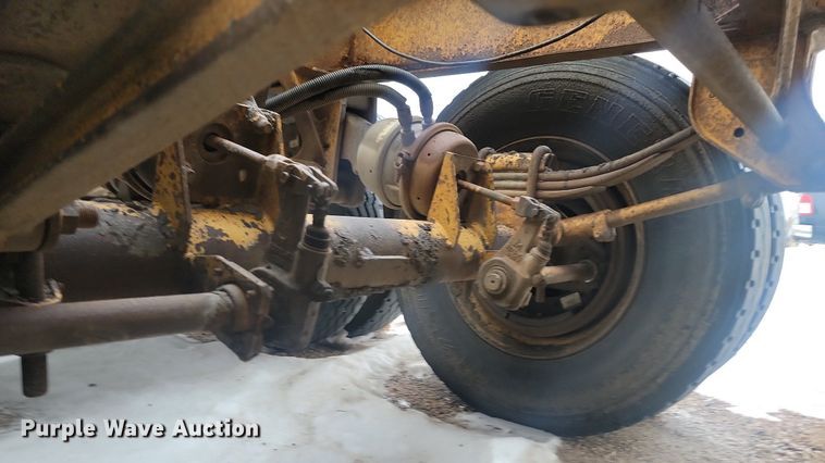 image for item LA9563 1997 Ranch Manufacturing bottom dump trailer