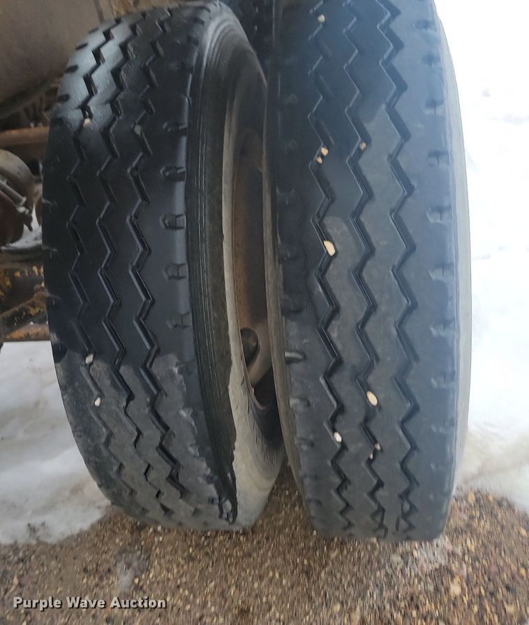 image for item LA9563 1997 Ranch Manufacturing bottom dump trailer