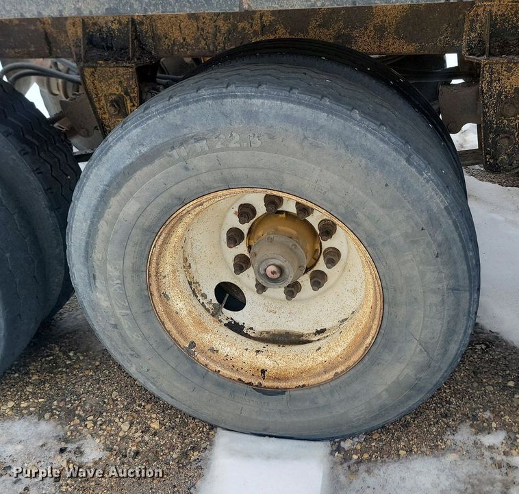 image for item LA9563 1997 Ranch Manufacturing bottom dump trailer