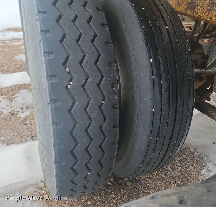 image for item LA9563 1997 Ranch Manufacturing bottom dump trailer