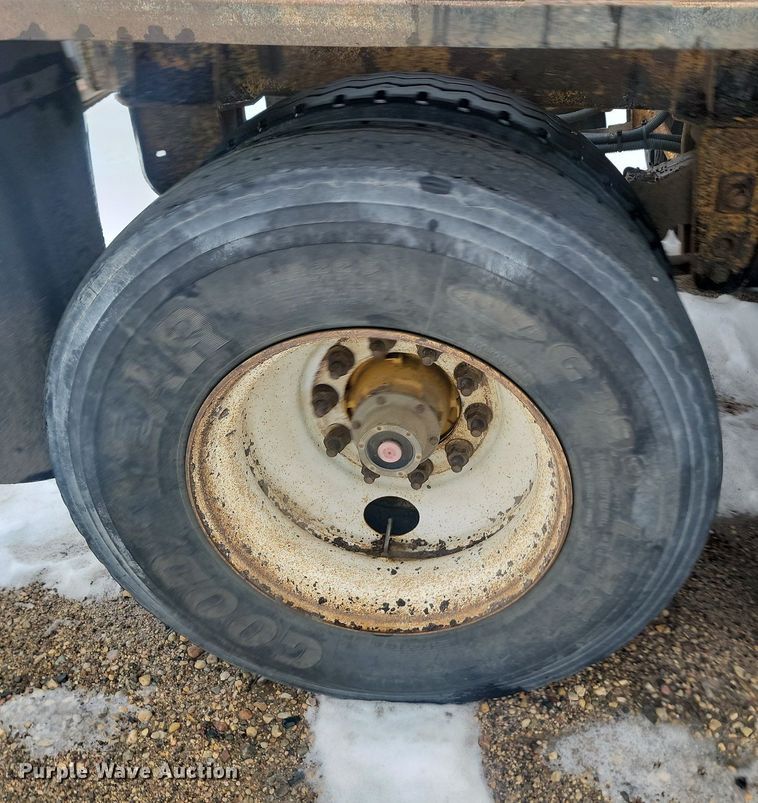 image for item LA9563 1997 Ranch Manufacturing bottom dump trailer