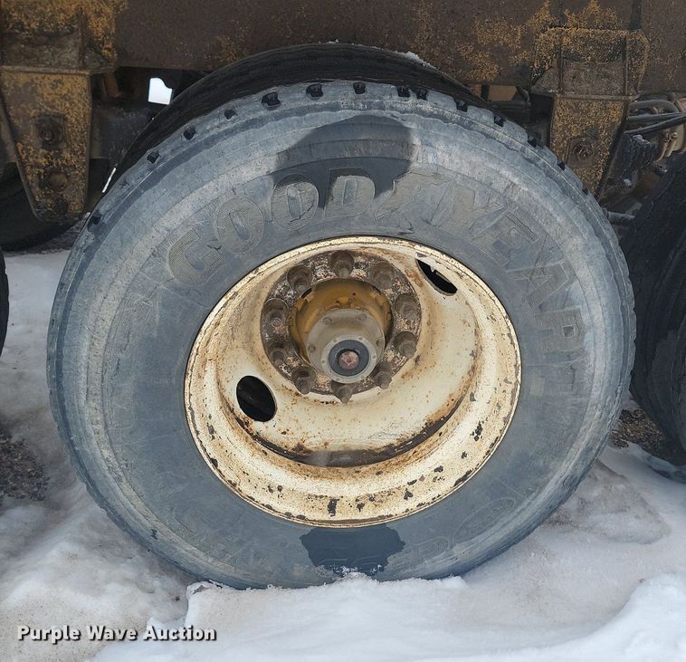 image for item LA9563 1997 Ranch Manufacturing bottom dump trailer