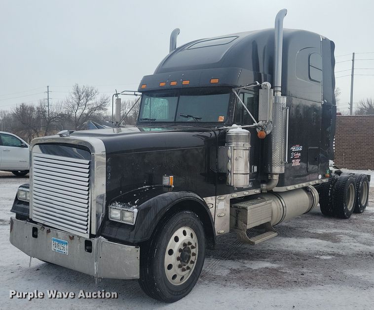 image for item LC9793 2005 Freightliner  FLD132 semi truck