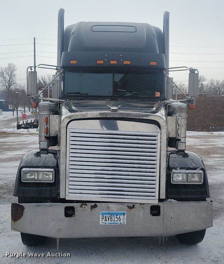 image for item LC9793 2005 Freightliner  FLD132 semi truck