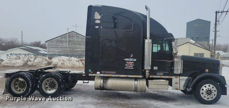 image for item LC9793 2005 Freightliner  FLD132 semi truck