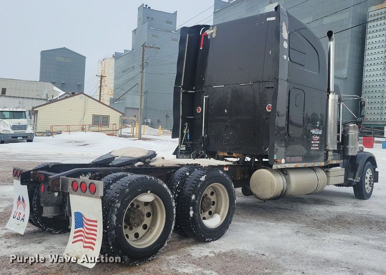 image for item LC9793 2005 Freightliner  FLD132 semi truck