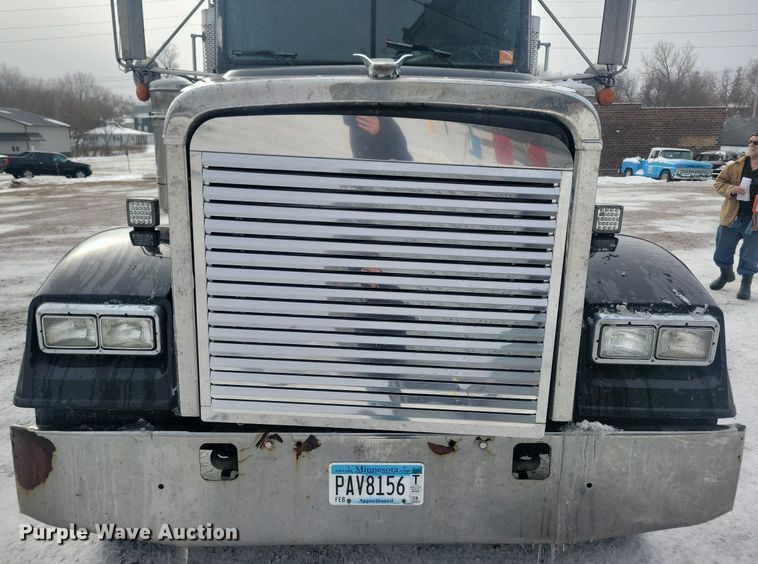 image for item LC9793 2005 Freightliner  FLD132 semi truck