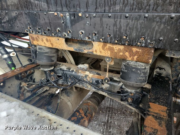 image for item LC9793 2005 Freightliner  FLD132 semi truck