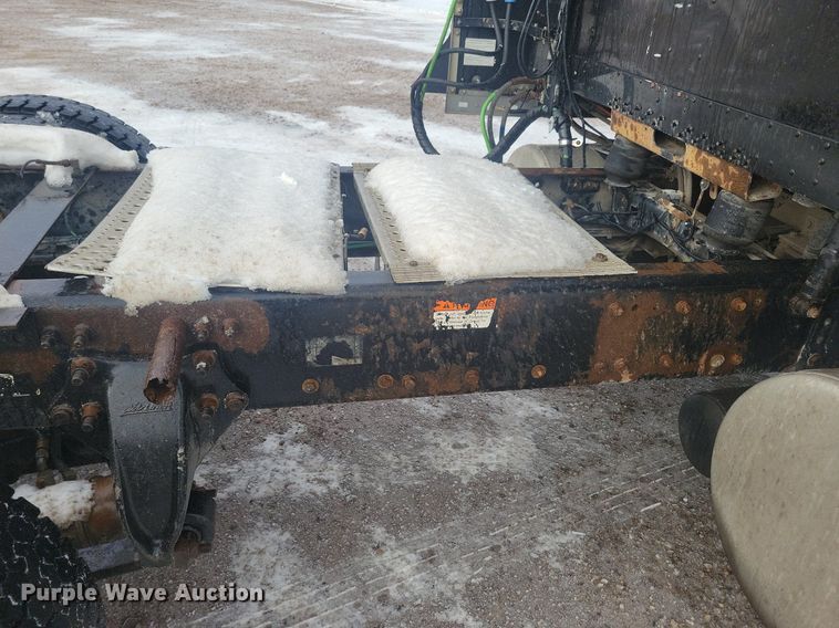 image for item LC9793 2005 Freightliner  FLD132 semi truck