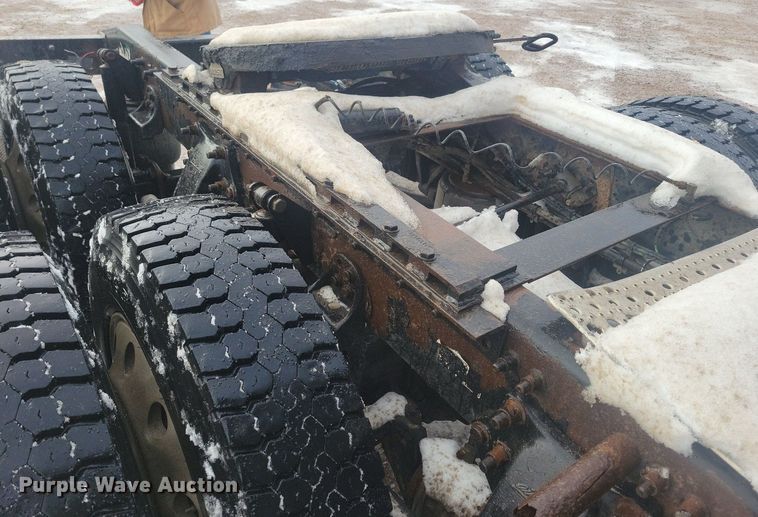 image for item LC9793 2005 Freightliner  FLD132 semi truck