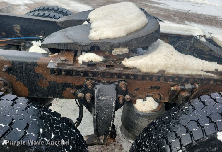 image for item LC9793 2005 Freightliner  FLD132 semi truck