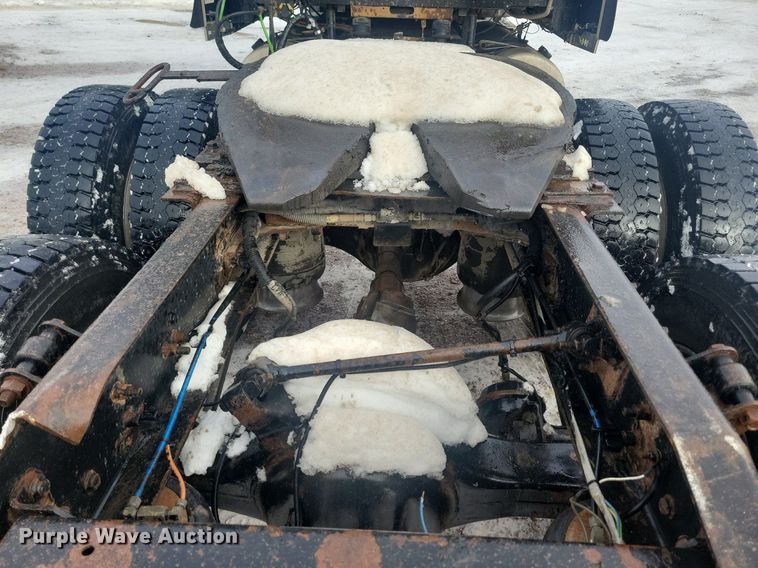 image for item LC9793 2005 Freightliner  FLD132 semi truck