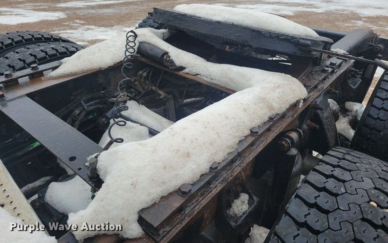 image for item LC9793 2005 Freightliner  FLD132 semi truck