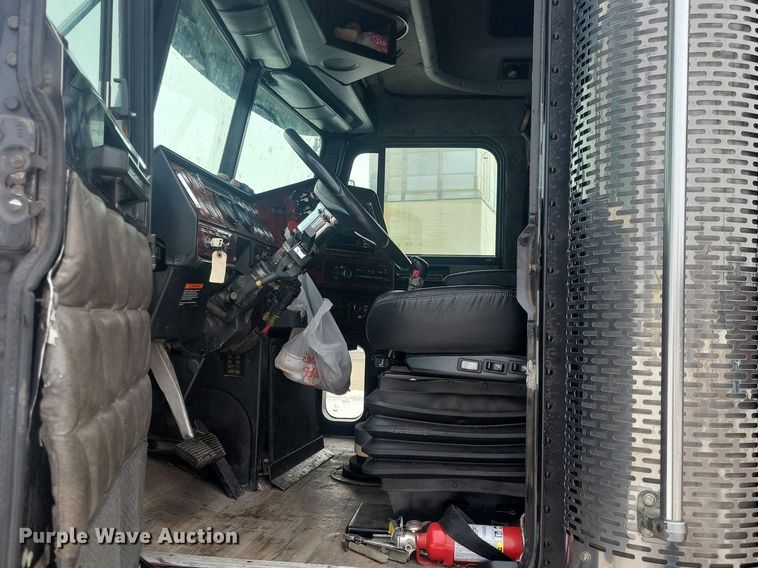 image for item LC9793 2005 Freightliner  FLD132 semi truck