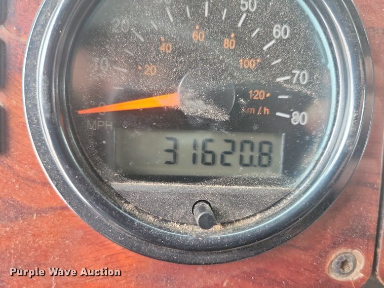 image for item LC9793 2005 Freightliner  FLD132 semi truck