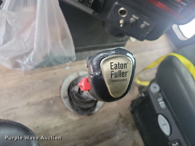 image for item LC9793 2005 Freightliner  FLD132 semi truck