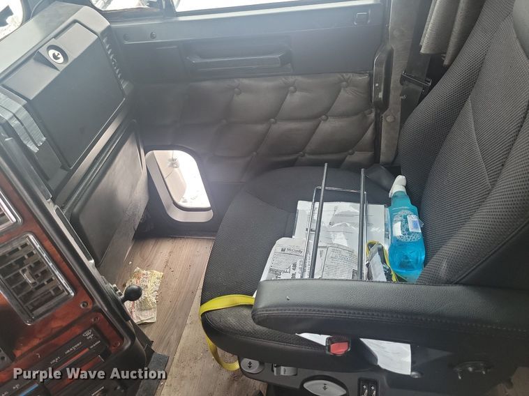 image for item LC9793 2005 Freightliner  FLD132 semi truck