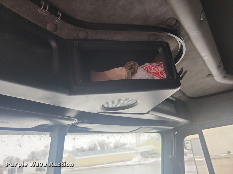 image for item LC9793 2005 Freightliner  FLD132 semi truck