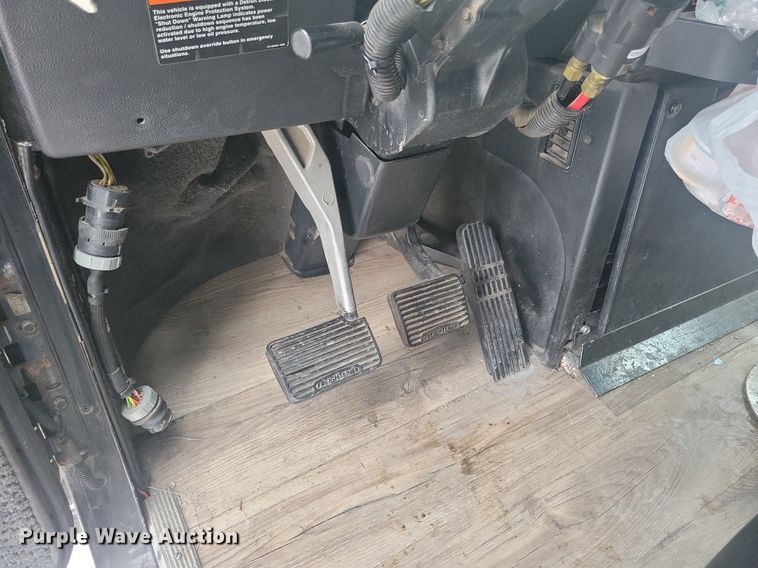 image for item LC9793 2005 Freightliner  FLD132 semi truck