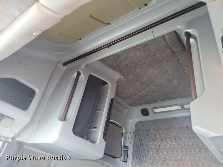 image for item LC9793 2005 Freightliner  FLD132 semi truck