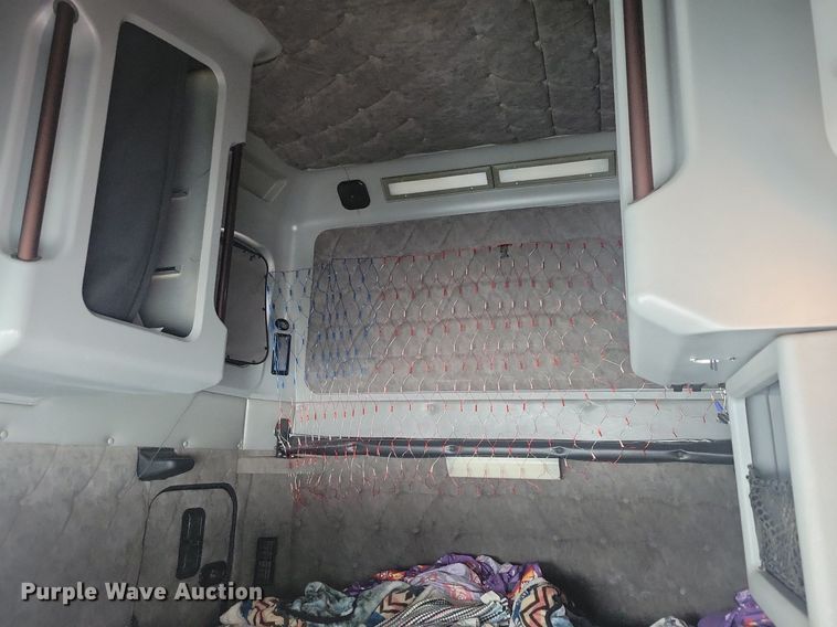 image for item LC9793 2005 Freightliner  FLD132 semi truck